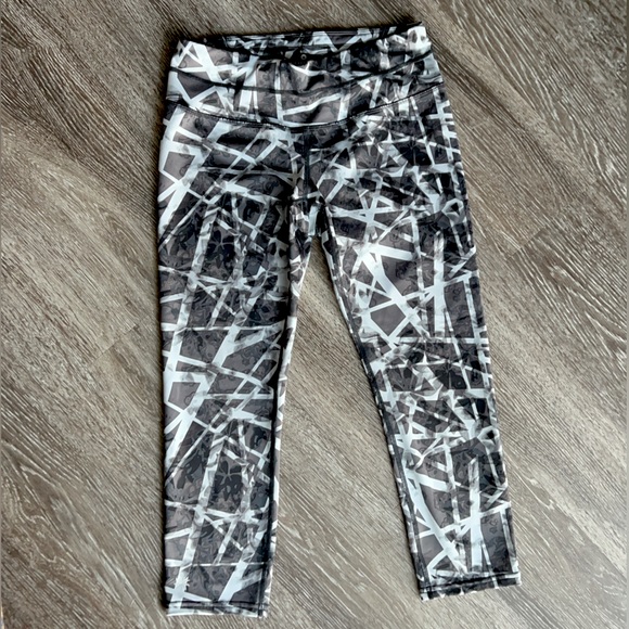 Athleta, Women’s, Geo Sonar, Printed, Capri, Leggings. - Picture 2 of 12